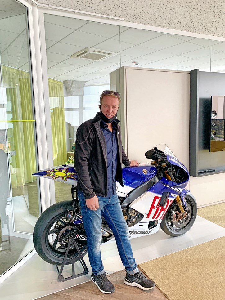 Ο Νίκος Περιστεράς στο προσωπικό γραφείο του Valentino Rossi